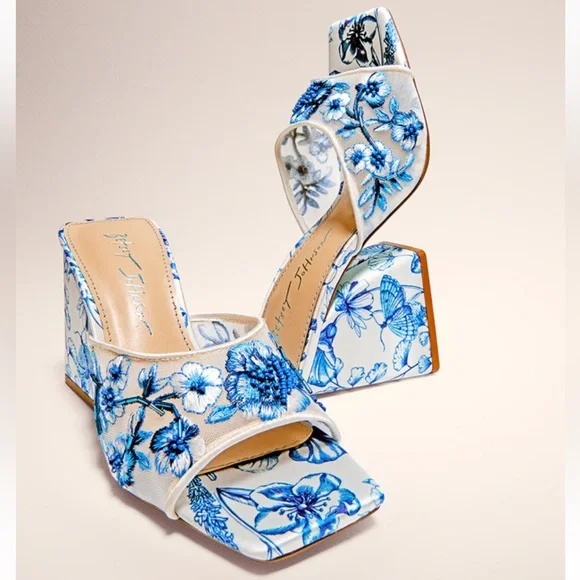Betsey Johnson Bridal Blue Floral Embellished block heels - Picture 1 of 11